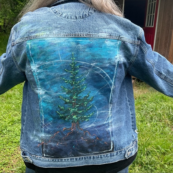 Size Large GORGEOUS HANDPAINTED Jean jacket. Unique and organic. - Picture 9 of 11